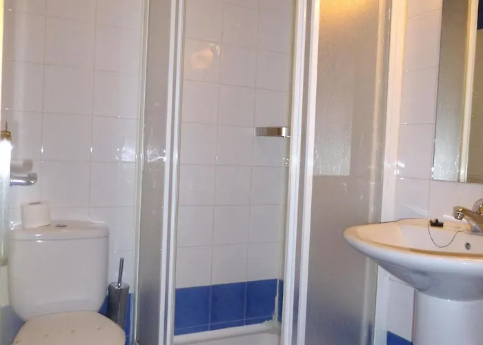 Romero بيت ضيافة 2*